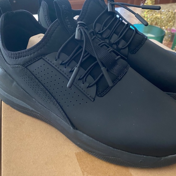 Shoes - Picture 3 of 4